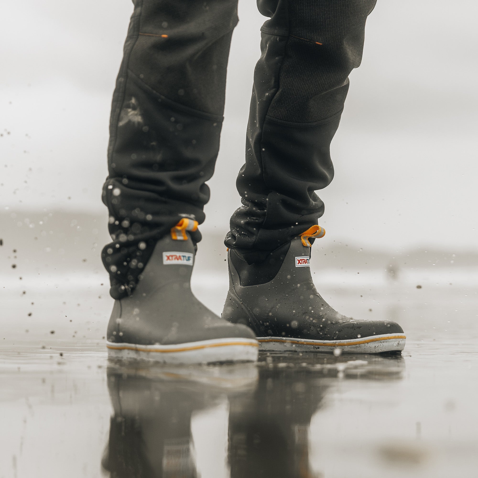 (取寄) エクストラタフ メンズ ラバー アンクル デック ワイド ブーツ - メンズ Xtratuf men Rubber Ankle Deck Wide Boot - Men's Gray Men's Ankle Deck Boot – XTRATUF