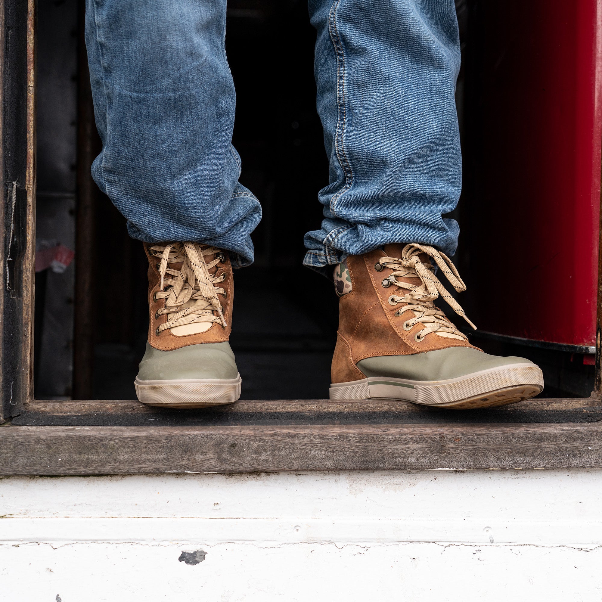 Men's 6 in Leather Lace Ankle Deck Boot